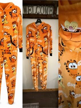 Garfield Movie Plush Fleece Hooded One Piece Pajamas Adult Size Medium Orange